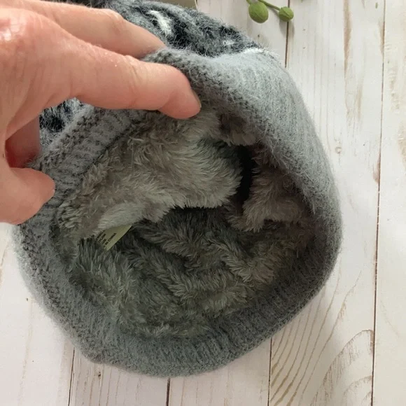 Leopard Print Knitted Pom Pom Beanie - Picture 4 of 5